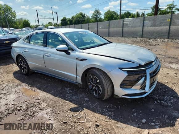 2025 Hyundai Sonata SEL z VIN KMHL64JA5SA481964, wystawiony jako Copart lot #64128205 z przebiegiem 1 789 mil mil oraz Szkoda całkowita • Salvage title. Historia ofert i sprzedaży dostępna na DreamBid. Obrazek 4.