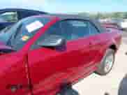 2006 Ford Mustang GT Deluxe z VIN 1ZVFT85H865193554, wystawiony jako IAAI lot #43188971 z przebiegiem 65 402 mil mil oraz . Historia ofert i sprzedaży dostępna na DreamBid. Obrazek 15.