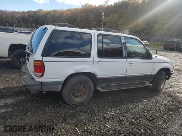 1998 Ford Explorer XLT with VIN 1FMZU35P6WZB60144, listed as a Copart auction lot 90896645 with Not provided miles and Salvage title. Bid and sale history available at DreamBid. Image 3.