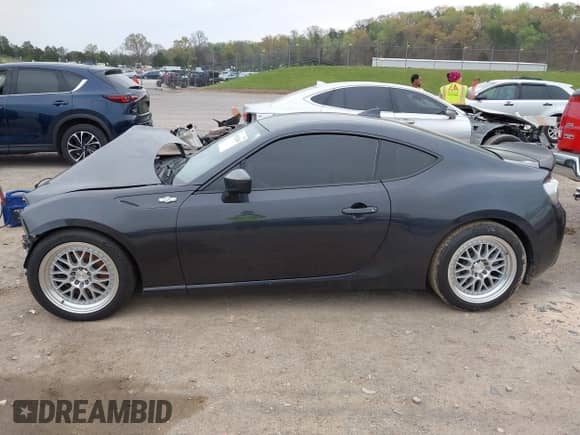 2015 Scion FR-S z VIN JF1ZNAA10F9701637, wystawiony jako IAAI lot #41912045 z przebiegiem Nie podano mil oraz . Historia ofert i sprzedaży dostępna na DreamBid. Obrazek 14.