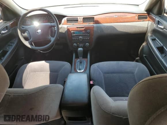 2010 Chevrolet Impala LS z VIN 2G1WA5EK4A1118646, wystawiony jako Copart lot #66219565 z przebiegiem 193 152 mil mil oraz Szkoda całkowita • Salvage title. Historia ofert i sprzedaży dostępna na DreamBid. Obrazek 8.