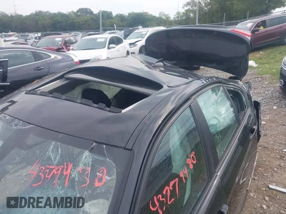 2017 BMW 3 Series 320i xDrive z VIN WBA8A3C38HK692089, wystawiony jako IAAI lot #43279480 z przebiegiem 101 801 mil mil oraz . Historia ofert i sprzedaży dostępna na DreamBid. Obrazek 18.