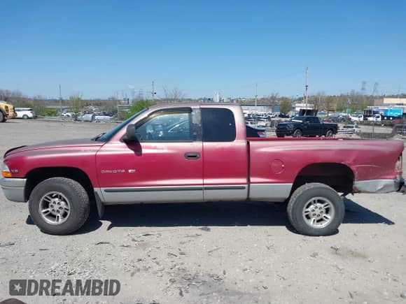 1999 Dodge Dakota SLT с VIN 1B7GL22X2XS222162, выставлен на аукционе IAAI как лот 42038943 с пробегом 222 883 миль миль и . История ставок и продаж доступна на DreamBid. Изображение 13.