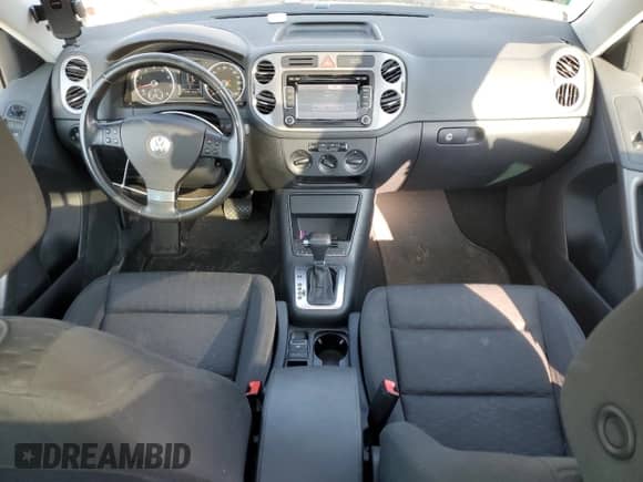 2010 Volkswagen Tiguan SE с VIN WVGBV7AX1AW509040, выставлен на аукционе Copart как лот 67678975 с пробегом 115 980 миль миль и Списание • Salvage title. История ставок и продаж доступна на DreamBid. Изображение 8.