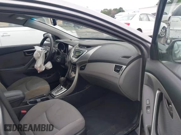 2012 Hyundai Elantra Limited z VIN KMHDH4AE5CU356934, wystawiony jako IAAI lot #40356500 z przebiegiem 146 989 mil mil oraz . Historia ofert i sprzedaży dostępna na DreamBid. Obrazek 5.