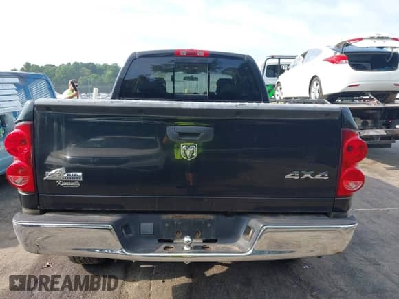 2008 Dodge 1500 SLT z VIN 1D7HU18N08J154815, wystawiony jako IAAI lot #42473337 z przebiegiem 156 602 mil mil oraz . Historia ofert i sprzedaży dostępna na DreamBid. Obrazek 16.