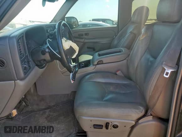 2004 Chevrolet Tahoe LS with VIN 1GNEC13ZX4R283870, listed as a Copart auction lot 67643795 with 318,519 mi miles and Salvage title. Bid and sale history available at DreamBid. Image 7.