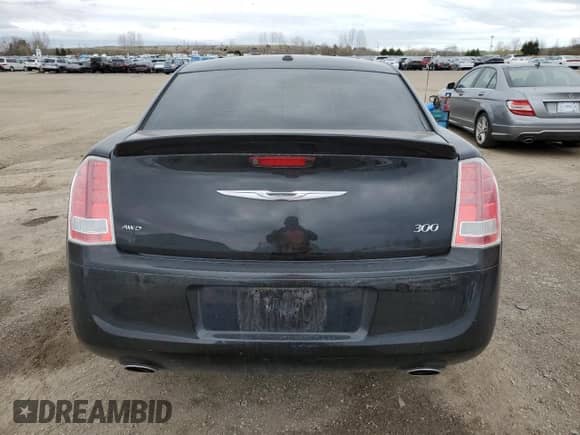 2014 Chrysler 300 z VIN 2C3CCARG8EH305991, wystawiony jako Copart lot #55731665 z przebiegiem 138 801 mil mil oraz Szkoda całkowita • Salvage title. Historia ofert i sprzedaży dostępna na DreamBid. Obrazek 6.