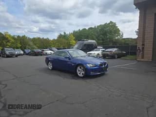 2007 BMW 3 Series 335i z VIN WBAWL73587PX45191, wystawiony jako Copart lot #81268675 z przebiegiem 95 725 mil mil oraz Czysty tytuł • Clean title. Historia ofert i sprzedaży dostępna na DreamBid. Obrazek 1.