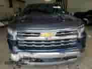 2023 Chevrolet Silverado 1500 z VIN 3GCPAEE83PG201470, wystawiony jako Copart lot #71307374 z przebiegiem 35 883 mil mil oraz Szkoda całkowita • Salvage title. Historia ofert i sprzedaży dostępna na DreamBid. Obrazek 5.