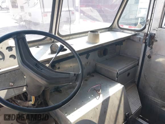 1986 Ford Econoline Cargo с VIN 1FCJE39H9GHC37114, выставлен на аукционе IAAI как лот 42030558 с пробегом 315 104 миль миль и . История ставок и продаж доступна на DreamBid. Изображение 5.