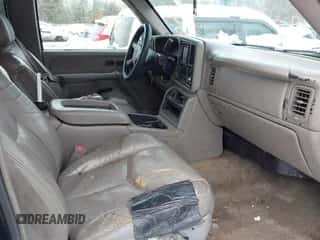 2003 Chevrolet Silverado 1500HD LS z VIN 1GCGK13U43F106451, wystawiony jako IAAI lot #41483528 z przebiegiem 237 178 mil mil oraz . Historia ofert i sprzedaży dostępna na DreamBid. Obrazek 5.