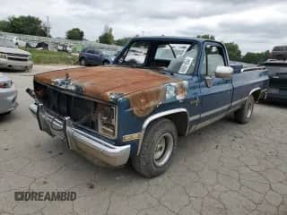 1986 Chevrolet Silverado 1500 с VIN 1GCDC14H0GF399434, выставлен на аукционе Copart как лот 66601854 с пробегом Не указан миль и На запчасти • Non repairable. История ставок и продаж доступна на DreamBid. Изображение 1.