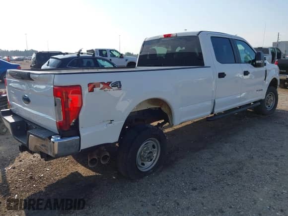 2018 Ford F-250 XL с VIN 1FT7W2BT5JEC78221, выставлен на аукционе IAAI как лот 43043737 с пробегом 125 888 миль миль и . История ставок и продаж доступна на DreamBid. Изображение 4.