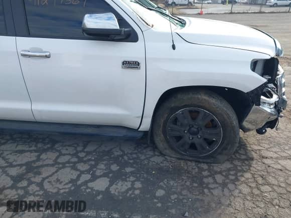 2019 Toyota Tundra SR5 с VIN 5TFAY5F13KX841010, выставлен на аукционе IAAI как лот 41297569 с пробегом 53 169 миль миль и . История ставок и продаж доступна на DreamBid. Изображение 20.
