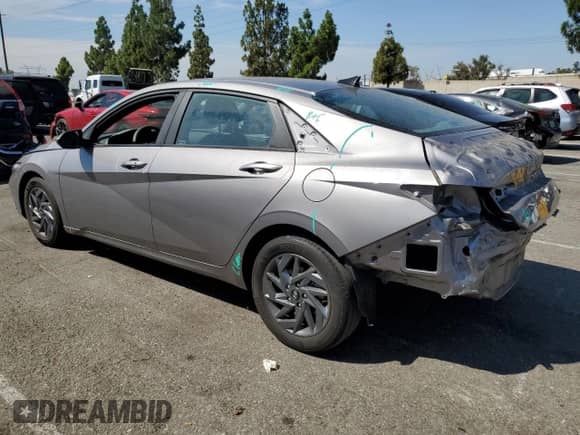 2024 Hyundai Elantra SEL z VIN KMHLM4DG3RU777449, wystawiony jako Copart lot #70378435 z przebiegiem 26 330 mil mil oraz Szkoda całkowita • Salvage title. Historia ofert i sprzedaży dostępna na DreamBid. Obrazek 2.