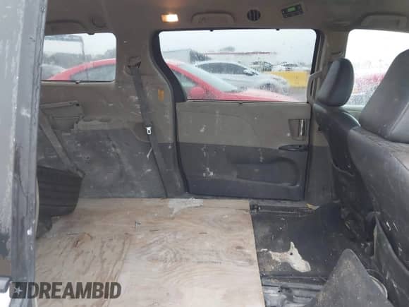 2014 Toyota Sienna SE with VIN 5TDXK3DC8ES441989, listed as a IAAI auction lot 43420437 with 183,733 mi miles and . Bid and sale history available at DreamBid. Image 8.