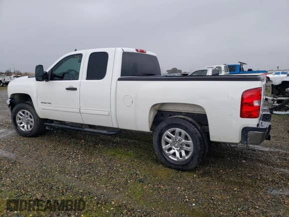 2011 Chevrolet Silverado 2500HD LT with VIN 1GC2KXCG1BZ106296, listed as a Copart auction lot 86207964 with 284,049 mi miles and Salvage title. Bid and sale history available at DreamBid. Image 2.