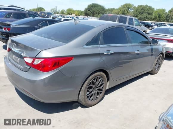 2011 Hyundai Sonata SE with VIN 5NPEC4AC8BH267647, listed as a IAAI auction lot 42877732 with 212,113 mi miles and . Bid and sale history available at DreamBid. Image 4.