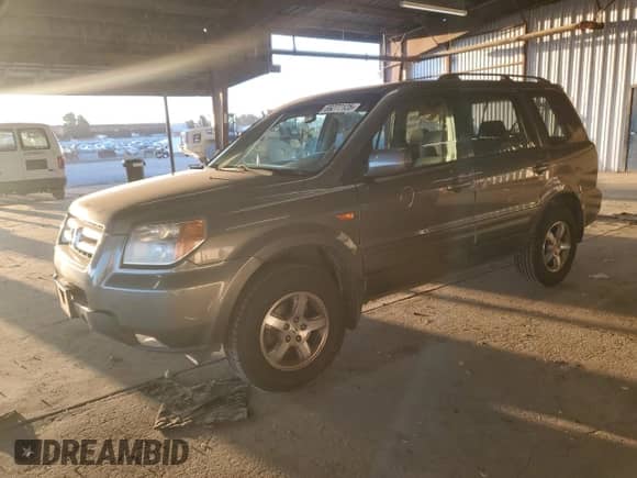 2007 Honda Pilot EX z VIN 5FNYF28437B007492, wystawiony jako Copart lot #69277125 z przebiegiem 157 986 mil mil oraz Szkoda całkowita • Salvage title. Historia ofert i sprzedaży dostępna na DreamBid. Obrazek 1.