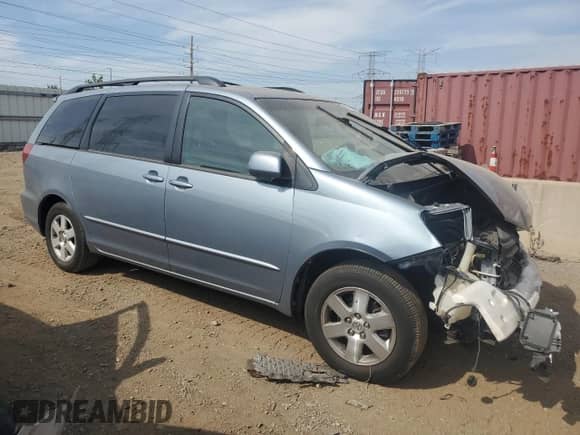 2004 Toyota Sienna XLE z VIN 5TDZA22C94S157598, wystawiony jako Copart lot #80141885 z przebiegiem 138 126 mil mil oraz Szkoda całkowita • Salvage title. Historia ofert i sprzedaży dostępna na DreamBid. Obrazek 4.