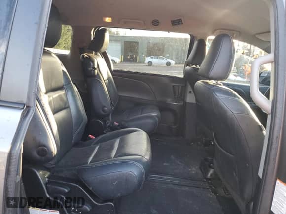 2016 Toyota Sienna SE с VIN 5TDXK3DC6GS714432, выставлен на аукционе Copart как лот 86454014 с пробегом 141 985 миль миль и На запчасти • Non repairable. История ставок и продаж доступна на DreamBid. Изображение 11.