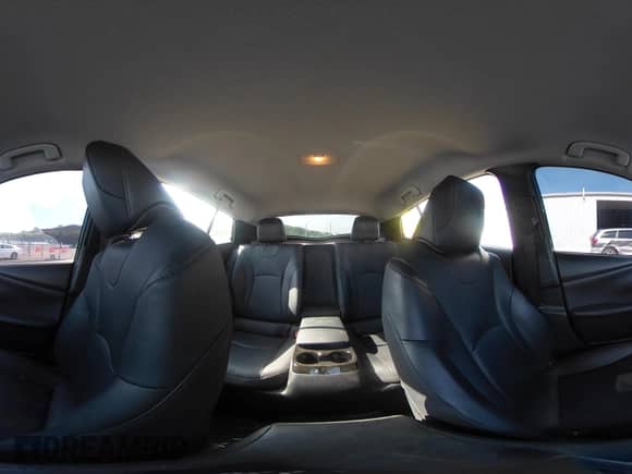 2018 Toyota Prius Plus z VIN JTDKARFP2J3072803, wystawiony jako IAAI lot #42443376 z przebiegiem 120 009 mil mil oraz . Historia ofert i sprzedaży dostępna na DreamBid. Obrazek 18.