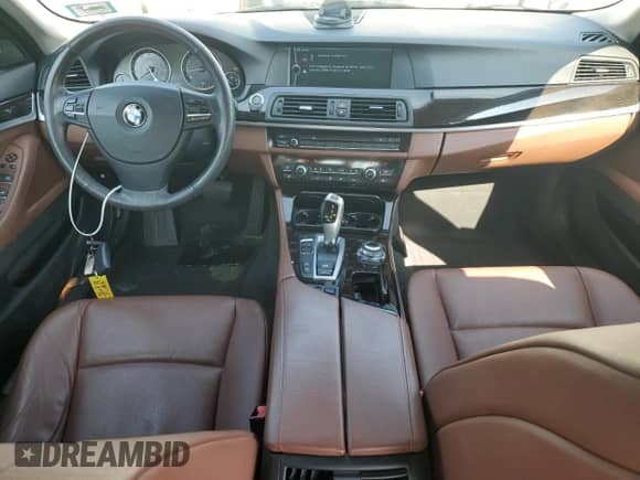 2012 BMW 5 Series 528i xDrive с VIN WBAXH5C51CDW11063, выставлен на аукционе Copart как лот 81061345 с пробегом 160 785 миль миль и Списание • Salvage title. История ставок и продаж доступна на DreamBid. Изображение 8.