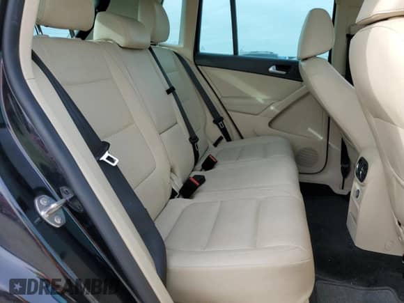 2013 Volkswagen Tiguan SE z VIN WVGAV3AX8DW059220, wystawiony jako Copart lot #49921455 z przebiegiem 138 666 mil mil oraz Szkoda całkowita • Salvage title. Historia ofert i sprzedaży dostępna na DreamBid. Obrazek 11.