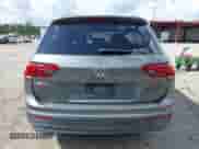 2019 Volkswagen Tiguan S с VIN 3VV1B7AXXKM140285, выставлен на аукционе IAAI как лот 42477921 с пробегом 64 635 миль миль и . История ставок и продаж доступна на DreamBid. Изображение 17.