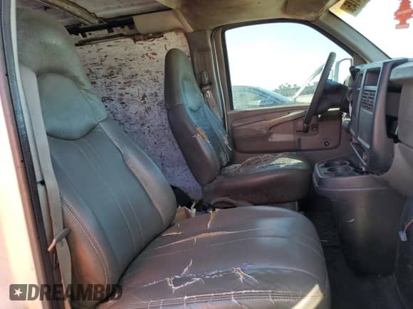 2003 Chevrolet Express Cargo с VIN 1GCFG15X031106612, выставлен на аукционе Copart как лот 48154145 с пробегом 256 352 миль миль и Списание • Salvage title. История ставок и продаж доступна на DreamBid. Изображение 10.
