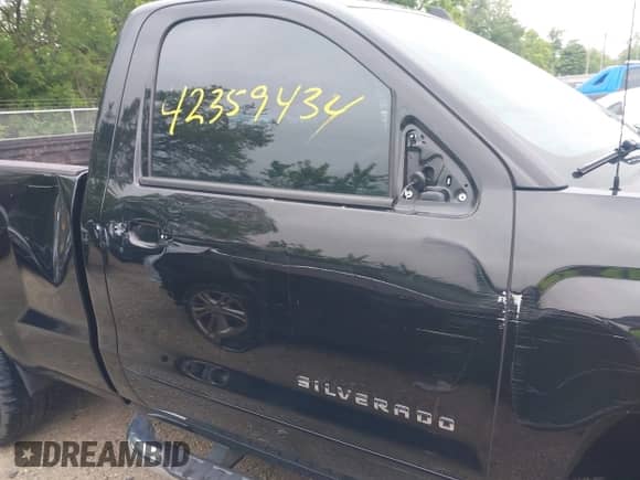 2015 Chevrolet Silverado 1500 LT z VIN 1GCNKREH6FZ355973, wystawiony jako IAAI lot #42359434 z przebiegiem 118 325 mil mil oraz . Historia ofert i sprzedaży dostępna na DreamBid. Obrazek 18.