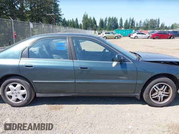 1996 Honda Accord EX z VIN 1HGCE6677TA011051, wystawiony jako IAAI lot #42819913 z przebiegiem 192 879 mil mil oraz . Historia ofert i sprzedaży dostępna na DreamBid. Obrazek 14.