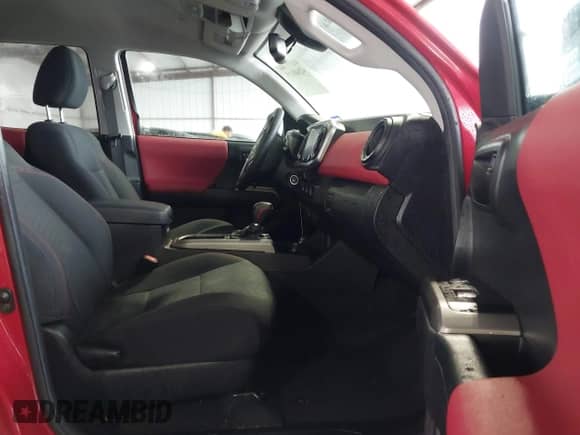 2022 Toyota Tacoma SR5 with VIN 3TMAZ5CN4NM192333, listed as a IAAI auction lot 42640119 with 41,195 mi miles and . Bid and sale history available at DreamBid. Image 5.