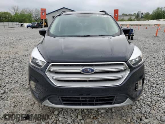 2018 Ford Escape SE z VIN 1FMCU9GD8JUA89756, wystawiony jako Copart lot #55978345 z przebiegiem 115 089 mil mil oraz Czysty tytuł • Clean title. Historia ofert i sprzedaży dostępna na DreamBid. Obrazek 5.