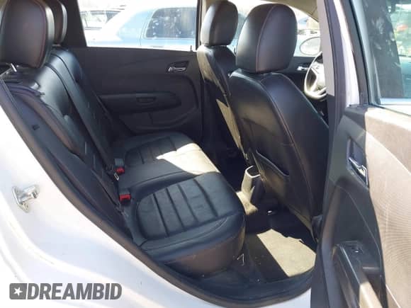 2013 Chevrolet Sonic RS z VIN 1G1JH6SB5D4146819, wystawiony jako IAAI lot #41742164 z przebiegiem 185 401 mil mil oraz . Historia ofert i sprzedaży dostępna na DreamBid. Obrazek 8.