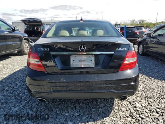 2013 Mercedes-Benz C 300 Sport z VIN WDDGF8AB1DG118749, wystawiony jako Copart lot #80188825 z przebiegiem 154 569 mil mil oraz Nie do naprawy • Non repairable. Historia ofert i sprzedaży dostępna na DreamBid. Obrazek 6.