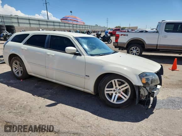 2005 Dodge Magnum RT with VIN 2D4GV582X5H610741, listed as a Copart auction lot 70389525 with 94,980 mi miles and Salvage title. Bid and sale history available at DreamBid. Image 4.