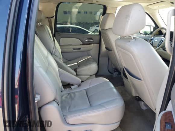 2008 Chevrolet Suburban LTZ z VIN 1GNFK16Y48R146861, wystawiony jako Copart lot #49064675 z przebiegiem 256 176 mil mil oraz Szkoda całkowita • Salvage title. Historia ofert i sprzedaży dostępna na DreamBid. Obrazek 11.