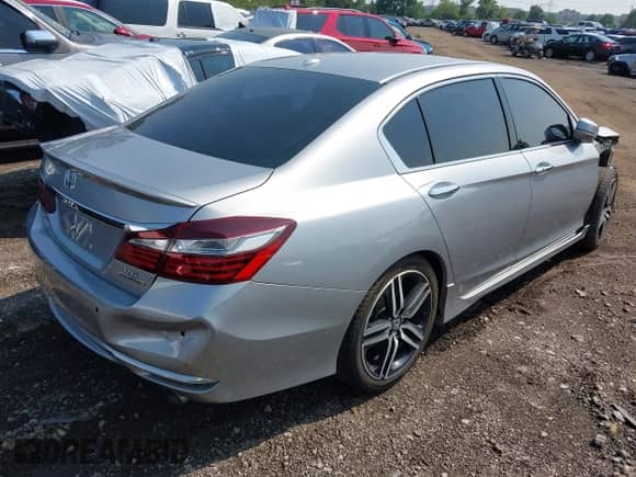 2017 Honda Accord Touring with VIN 1HGCR3F9XHA034660, listed as a IAAI auction lot 42822364 with 139,952 mi miles and . Bid and sale history available at DreamBid. Image 4.