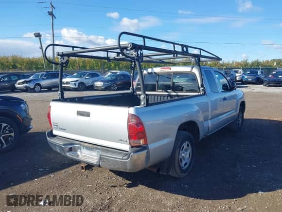 2008 Toyota Tacoma z VIN 5TETX22N88Z498232, wystawiony jako IAAI lot #43488323 z przebiegiem 326 767 mil mil oraz . Historia ofert i sprzedaży dostępna na DreamBid. Obrazek 4.