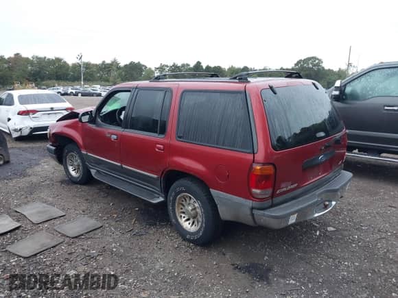 2000 Ford Explorer XLT with VIN 1FMZU73E4YUB38071, listed as a IAAI auction lot 43274420 with 188,153 mi miles and . Bid and sale history available at DreamBid. Image 3.