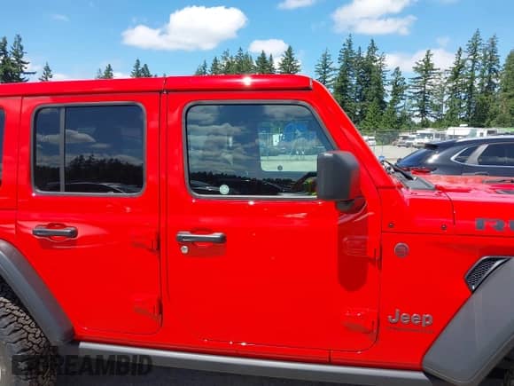 2025 Jeep Wrangler Rubicon z VIN 1C4PJXFN4SW573748, wystawiony jako IAAI lot #42660183 z przebiegiem 763 mil mil oraz . Historia ofert i sprzedaży dostępna na DreamBid. Obrazek 13.