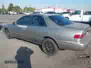 1999 Toyota Camry LE z VIN JT2BG22K7X0320367, wystawiony jako IAAI lot #43520219 z przebiegiem 250 127 mil mil oraz . Historia ofert i sprzedaży dostępna na DreamBid. Obrazek 3.