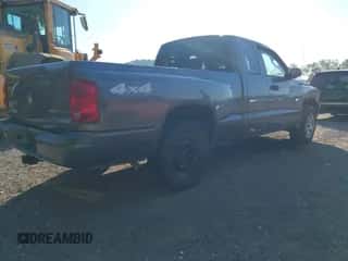 2005 Dodge Dakota ST with VIN 1D7HW22K85S189459, listed as a IAAI auction lot 43200184 with 180,750 mi miles and . Bid and sale history available at DreamBid. Image 4.