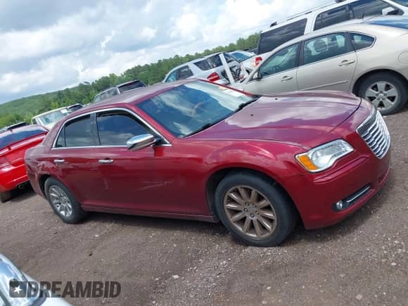 2014 Chrysler 300 C z VIN 2C3CCAEG3EH379888, wystawiony jako IAAI lot #42508878 z przebiegiem 256 320 mil mil oraz . Historia ofert i sprzedaży dostępna na DreamBid. Obrazek 13.