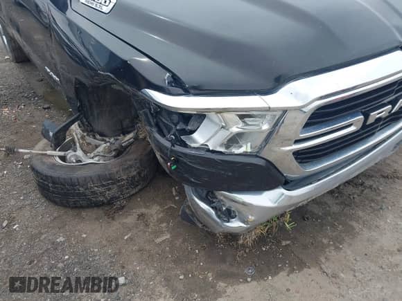 2020 Ram 1500 Big Horn z VIN 1C6RREBT4LN209998, wystawiony jako IAAI lot #42383891 z przebiegiem 67 555 mil mil oraz . Historia ofert i sprzedaży dostępna na DreamBid. Obrazek 6.