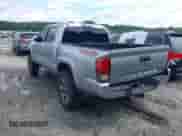 2019 Toyota Tacoma SR z VIN 3TMCZ5AN8KM287646, wystawiony jako IAAI lot #42969397 z przebiegiem 100 562 mil mil oraz . Historia ofert i sprzedaży dostępna na DreamBid. Obrazek 3.