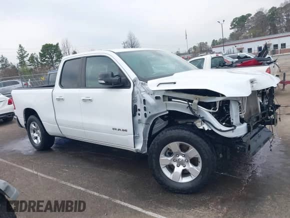 2020 Ram 1500 Big Horn z VIN 1C6RREBT0LN266926, wystawiony jako IAAI lot #41794173 z przebiegiem 126 043 mil mil oraz . Historia ofert i sprzedaży dostępna na DreamBid. Obrazek 14.