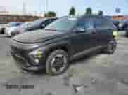 2024 Hyundai Kona SEL с VIN KM8HC3A63RU006813, выставлен на аукционе Copart как лот 73609714 с пробегом 3 996 миль миль и Списание • Salvage title. История ставок и продаж доступна на DreamBid. Изображение 1.